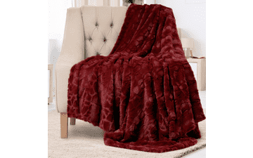 Everlasting Comfort Faux Fur Throw Blanket